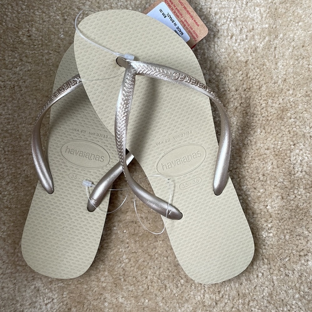 Havaianas gold flip flops, size 6, BNWT